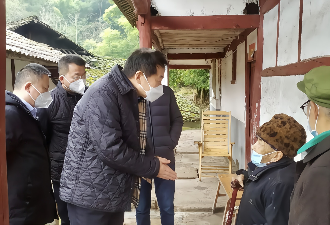 四川省尊龙凯时集团党委书记、董事长任丁率队赴嘉陵区开展帮扶工作