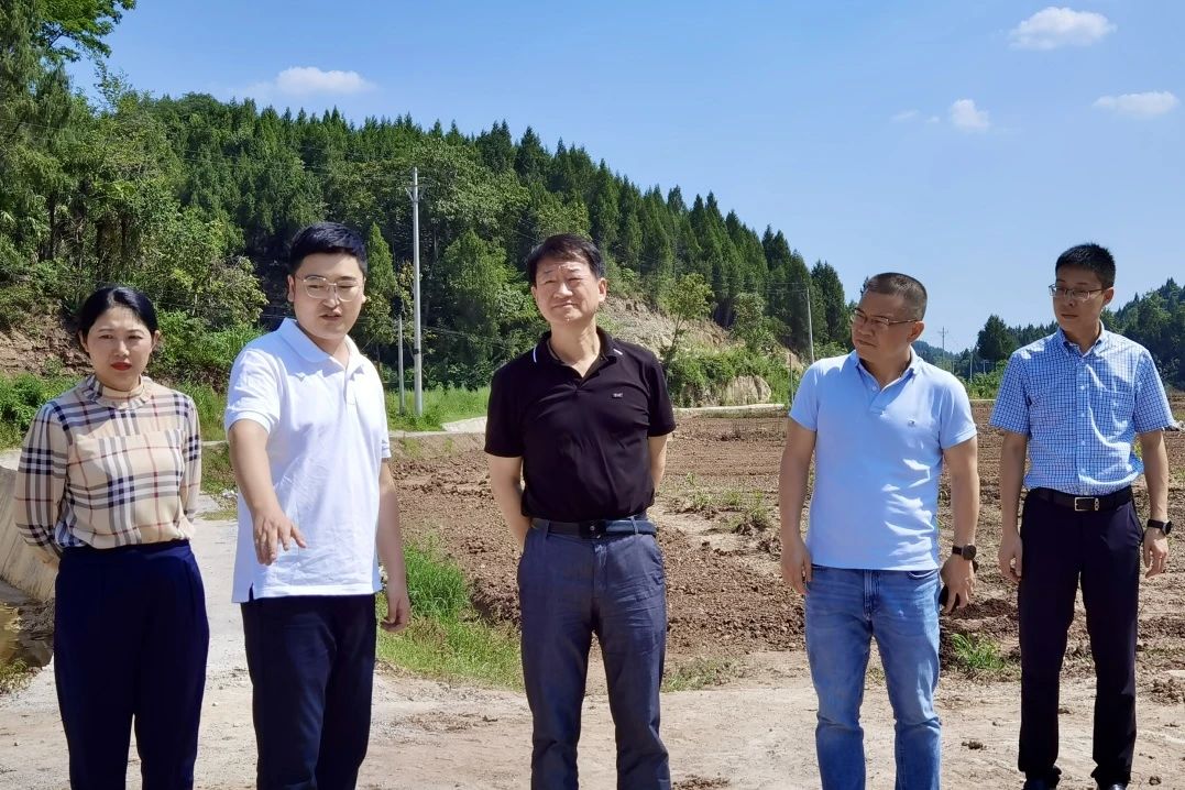 省尊龙凯时集团党委书记、董事长任丁率队赴巴中南充两地开展帮扶工作